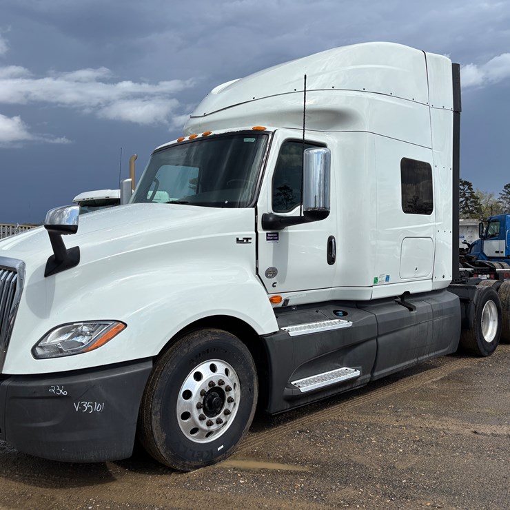 2018 INTERNATIONAL LT