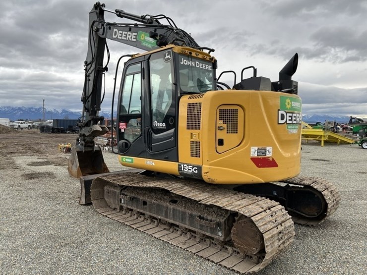 2021-deere-135g-image-3