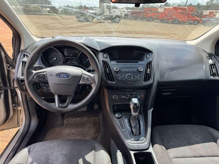 2015-ford-focus-se-4-door-sedan---218,350-miles-image-12
