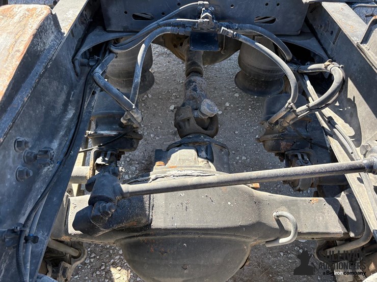 2004-freightliner-cst120-century-classic-s/t-t/a-day-cab-truck-tractor-image-14