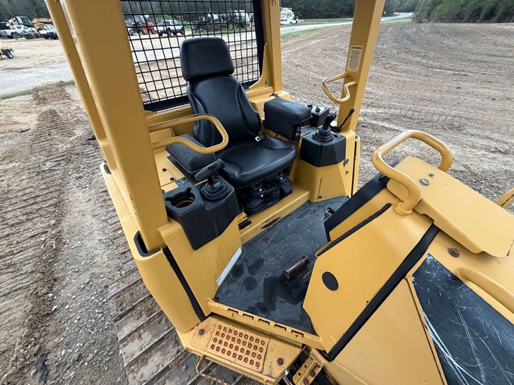 2007-caterpillar-d3g-lgp-image-33