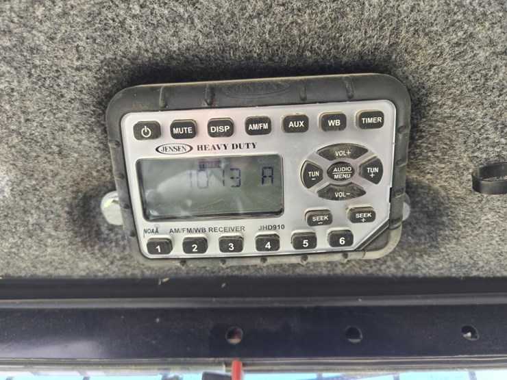 new-holland-l220-image-21