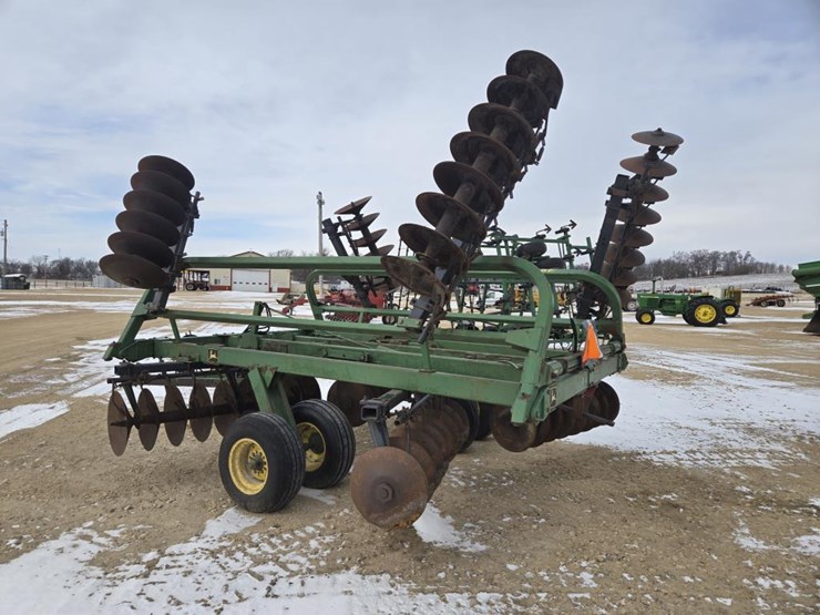 john-deere-230-image-7