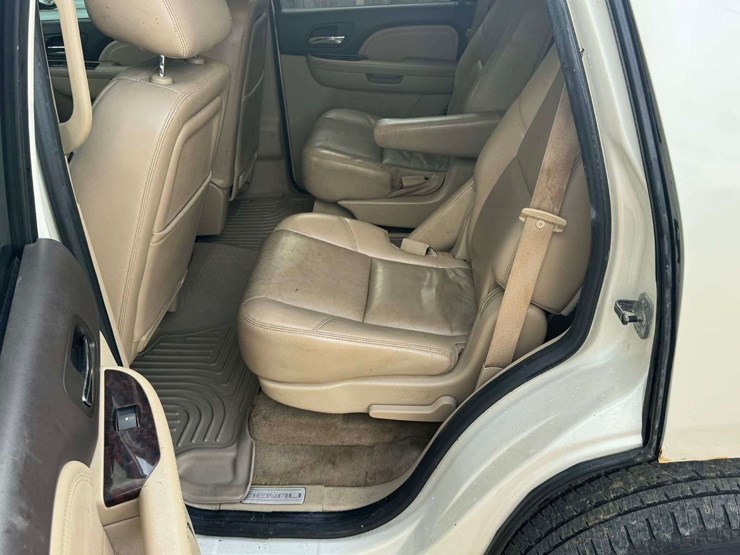 2010-gmc-yukon-denali-image-12