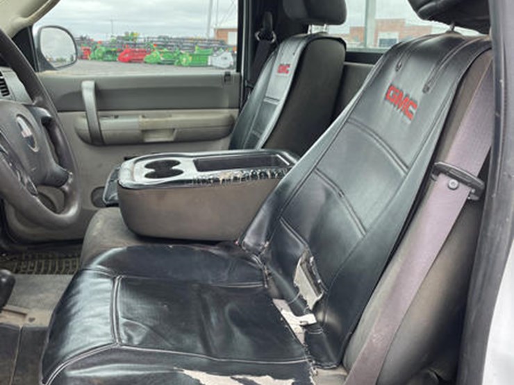 2008-gmc-sierra-2500hd-image-36