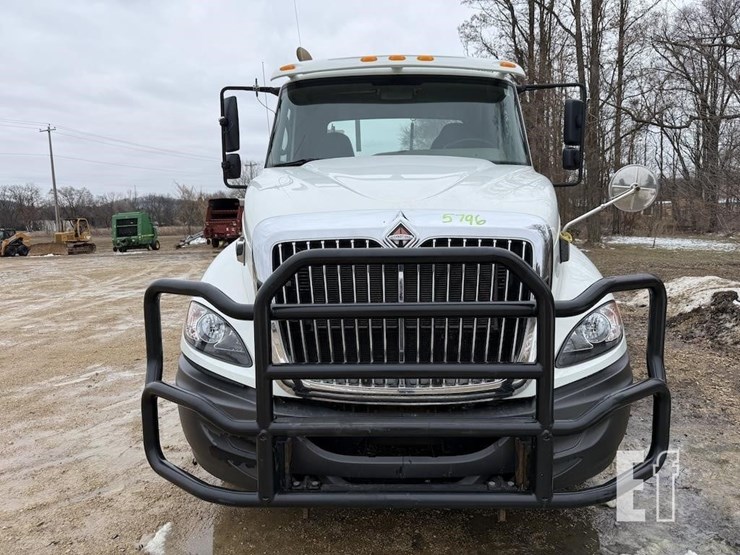 2010-international-prostar-image-2