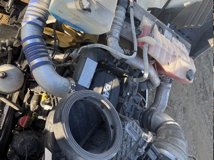 2019-peterbilt-579-image-17