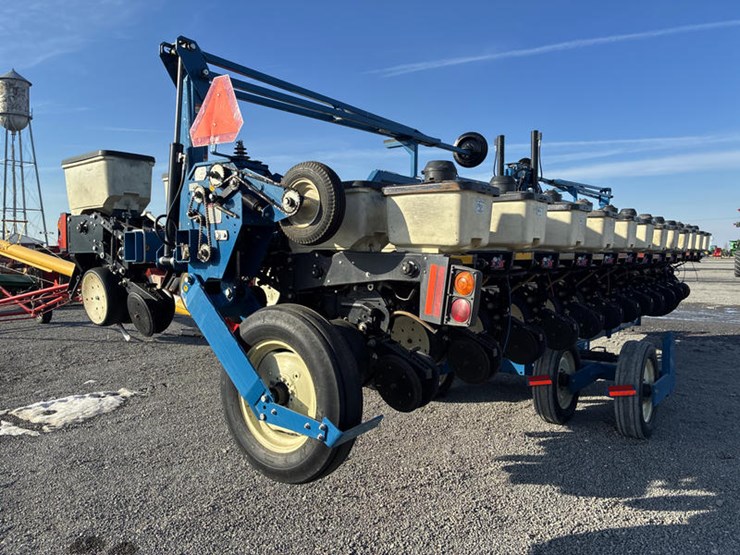 2010-kinze-3600-image-7