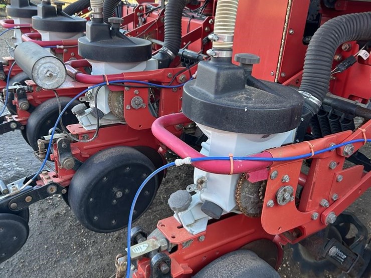 2009-white-8516-image-35