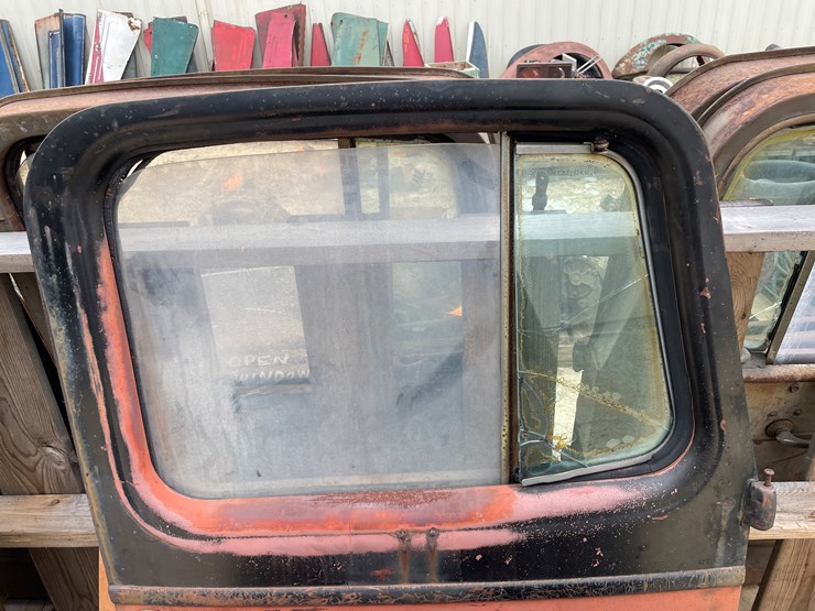 #4407-•-(2)-mack-l-model-vintage-truck-doors-image-5