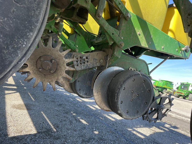 2004-john-deere-db90-image-32