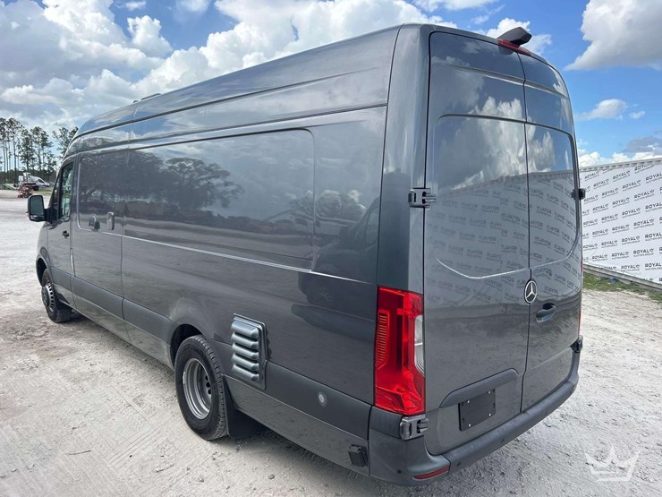 2021-mercedes-benz-sprinter-4500-image-4