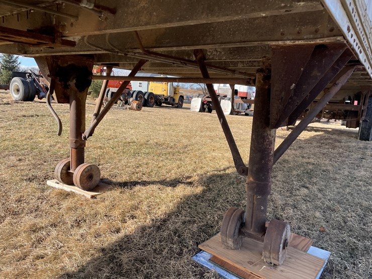 #4220-•-aeroliner-tandem-axle-storage-van-trailer-(no-title)-image-10