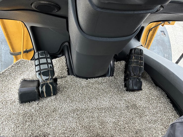 2021-caterpillar-926m-image-85