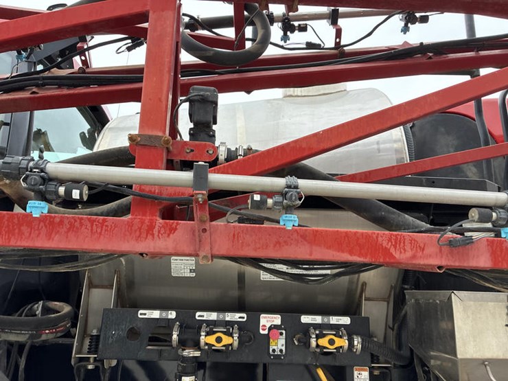 2015-case-ih-patriot-3340-image-41