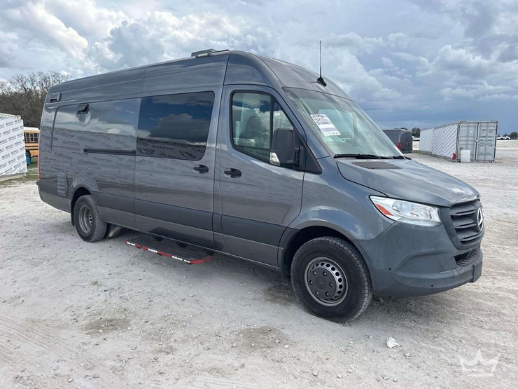 2021-mercedes-benz-sprinter-4500-image-2