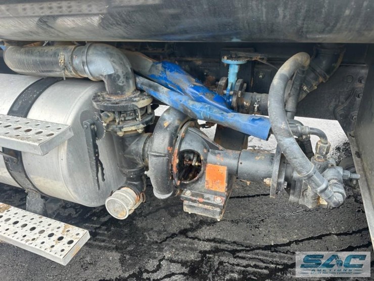 2007-sterling-l9000-4000-gallon-t/a-water-truck-image-29