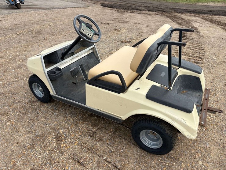 2002-ez-go-gas-powered-golf-cart-image-2