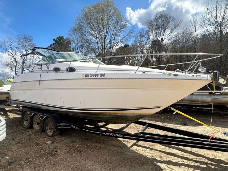 sea-ray-270-sundancer-boat-image-5