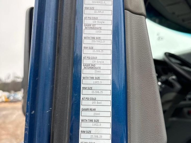 2015-kenworth-t880-image-26