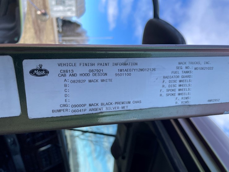 #4223-•-2002-mack-cx613-semi-tractor-sleeper-cab-image-19