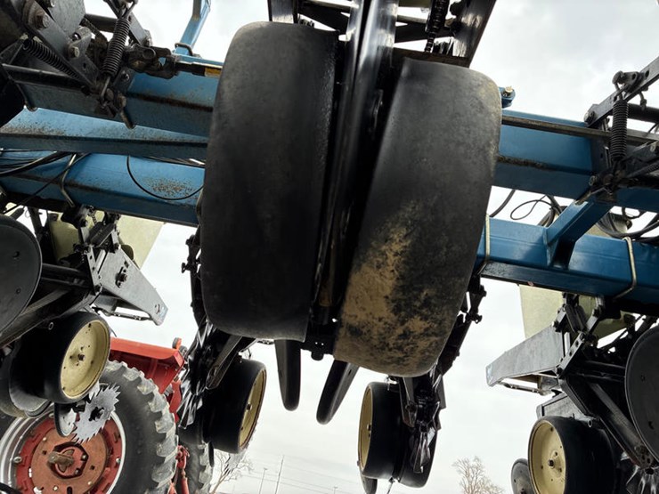 1997-kinze-2600-image-30