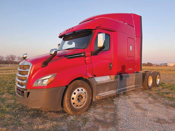 2020-freightliner-cascadia-126-image-1