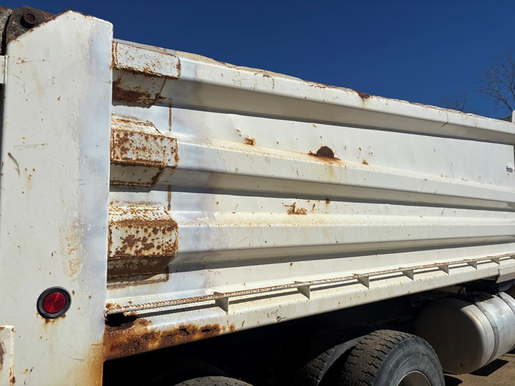 2009-peterbilt-340-image-50