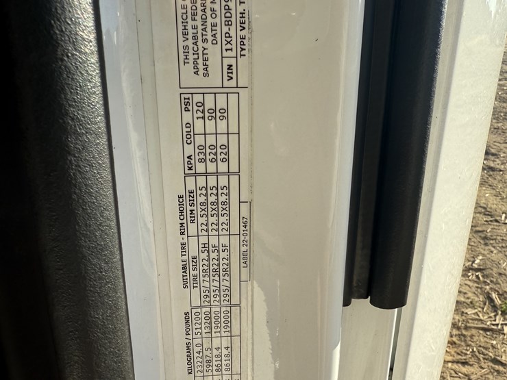 2019-peterbilt-579-image-31