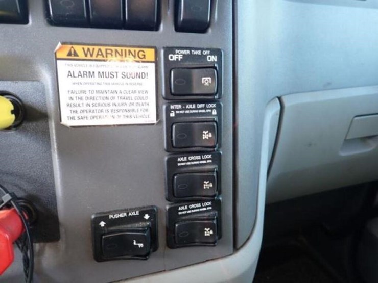 2016-peterbilt-567-image-26