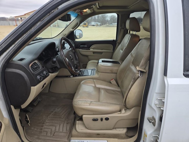 2013-gmc-sierra-2500-image-19