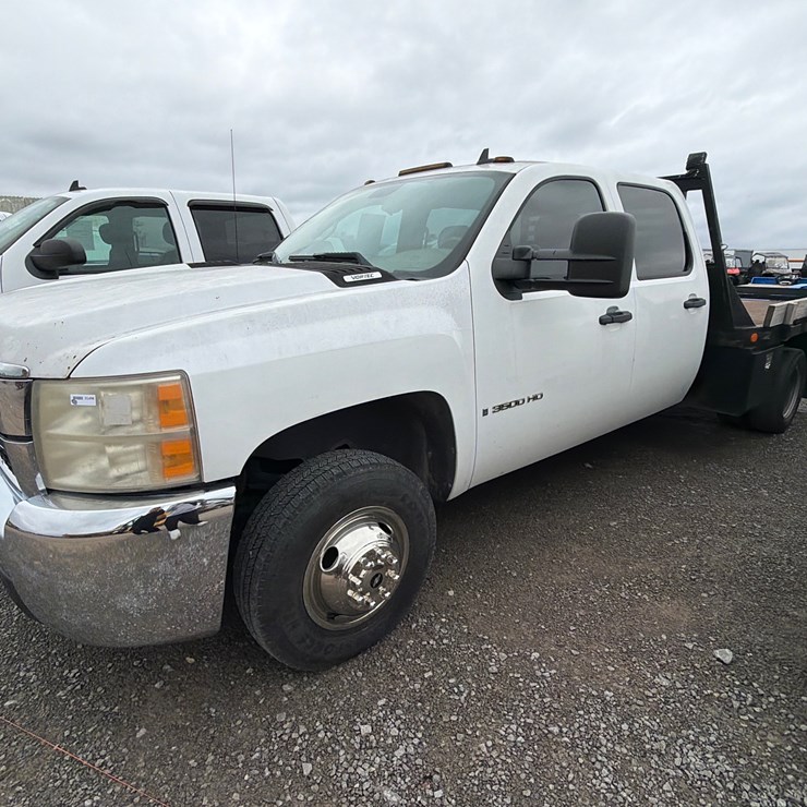2011 CHEVROLET 3500