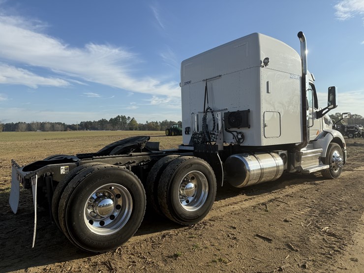 2019-peterbilt-579-image-4