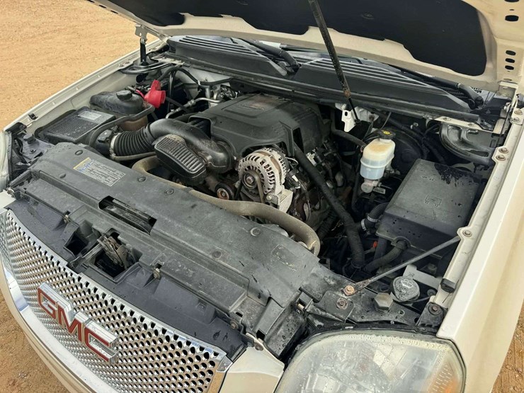 2010-gmc-yukon-denali-image-27