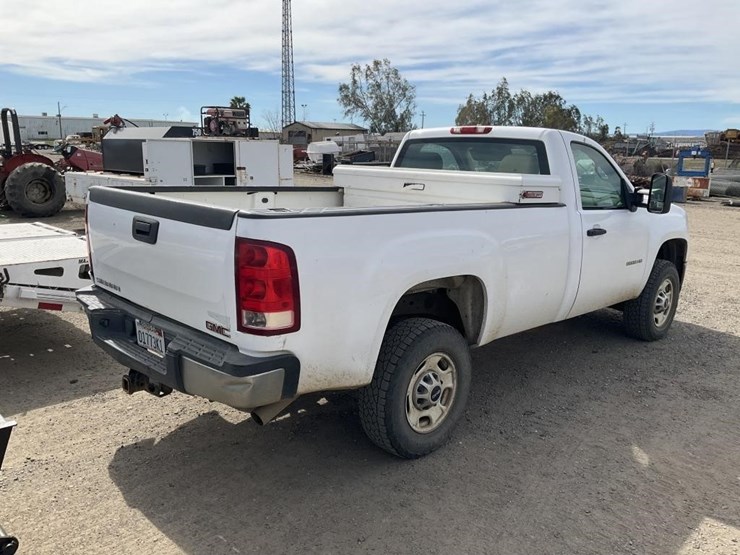 2013-gmc-2500-image-4