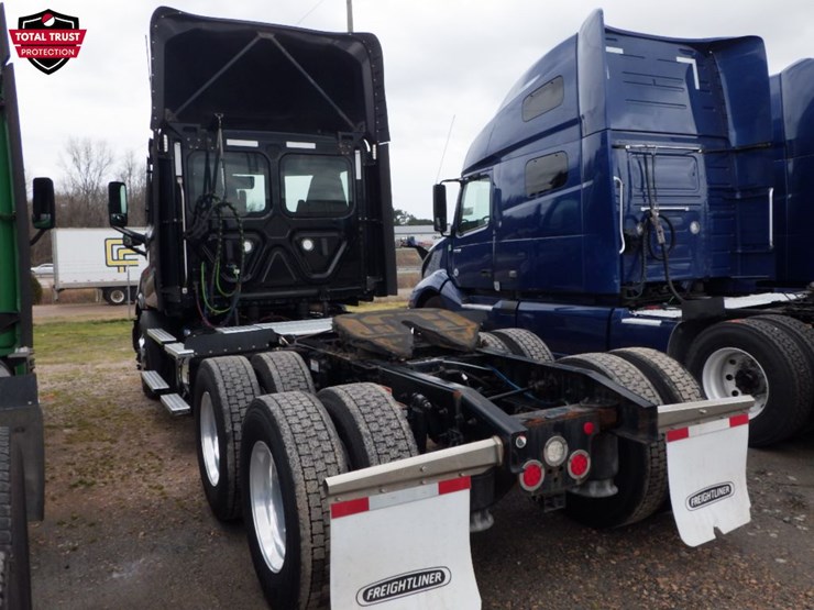 2021-freightliner-cascadia-116-image-11