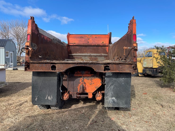 1986-ford-9000-image-6