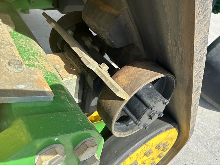 2021-john-deere-8rx-370-image-63