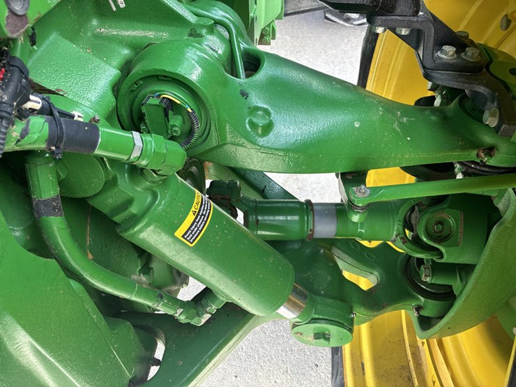 2013-john-deere-8335r-image-44