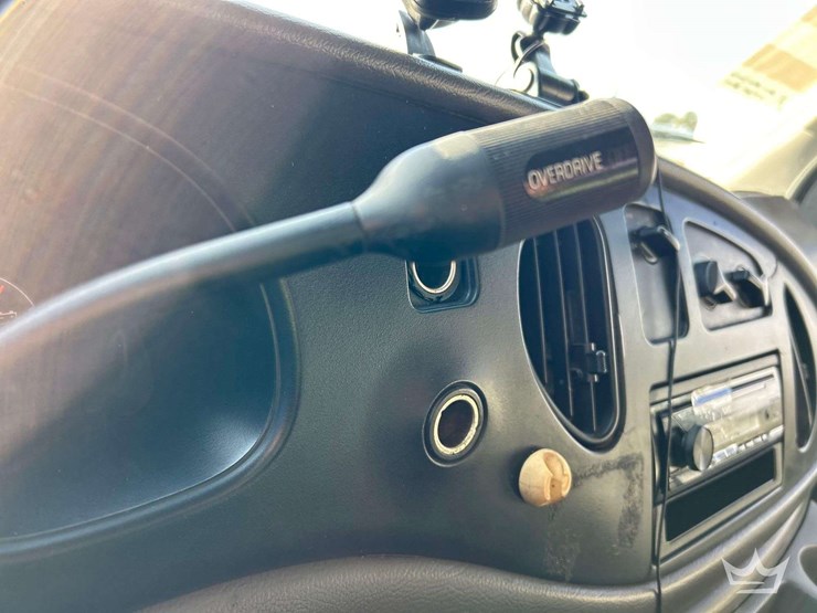 2002-ford-cargo-image-15