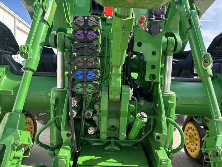 2021-john-deere-8rx-370-image-31