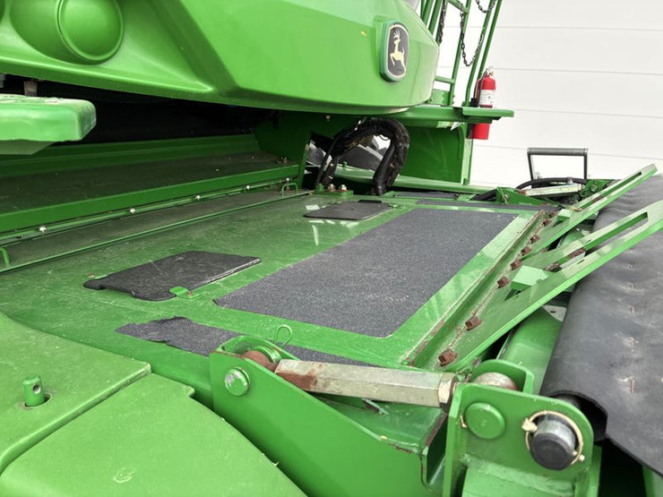 2012-john-deere-s680-image-29