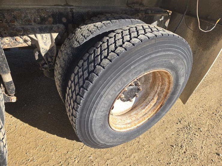 2007-international-7600-image-15