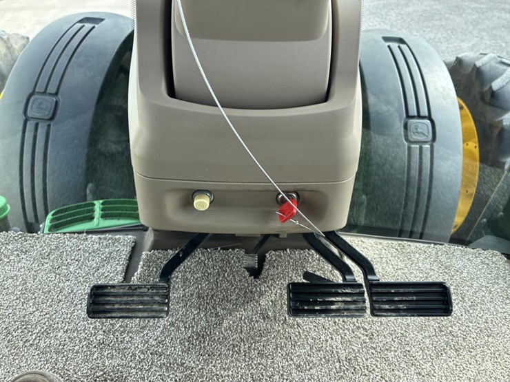 2013-john-deere-8335r-image-76