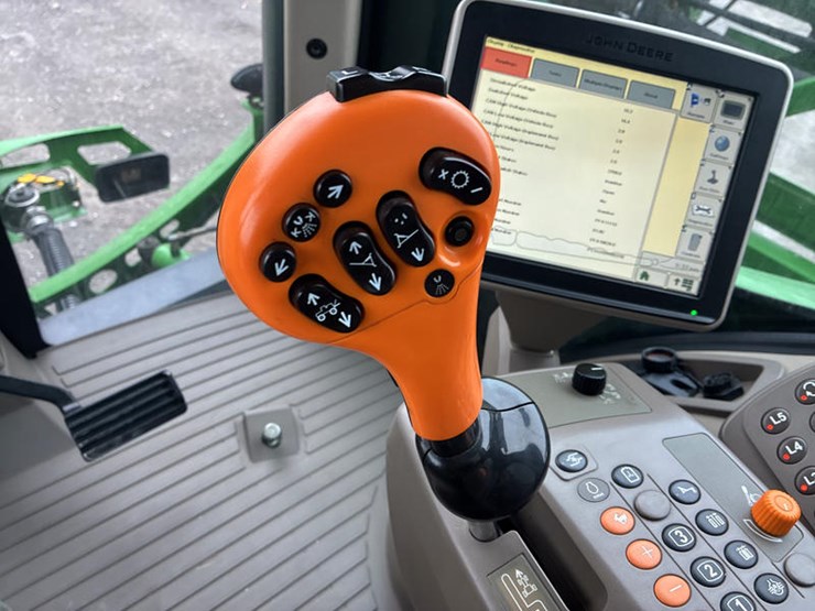 2017-john-deere-r4045-image-39