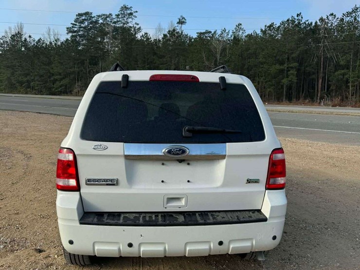 2010-ford-escape-image-4