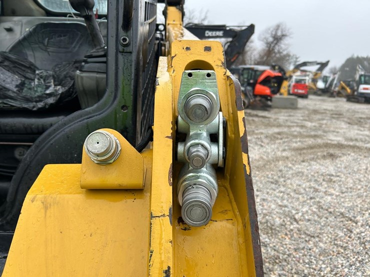 2019-caterpillar-259d-image-11