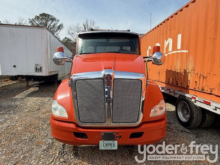 2019-kenworth-t680-image-1