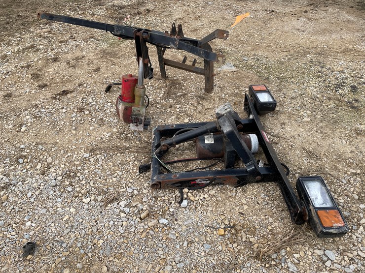 #4253-•-(2)-western-plow-mounts-image-1