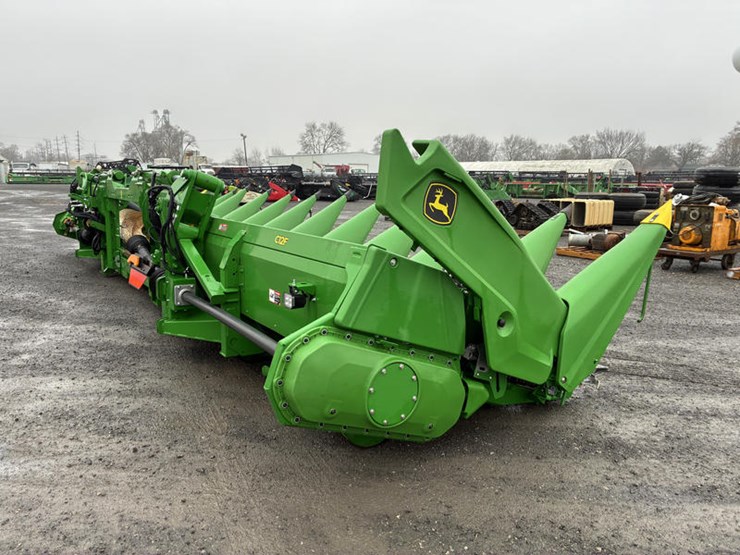 2024-john-deere-c12f-image-15